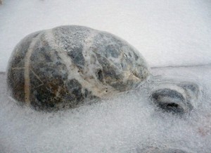 ice-clad-beach-stones2
